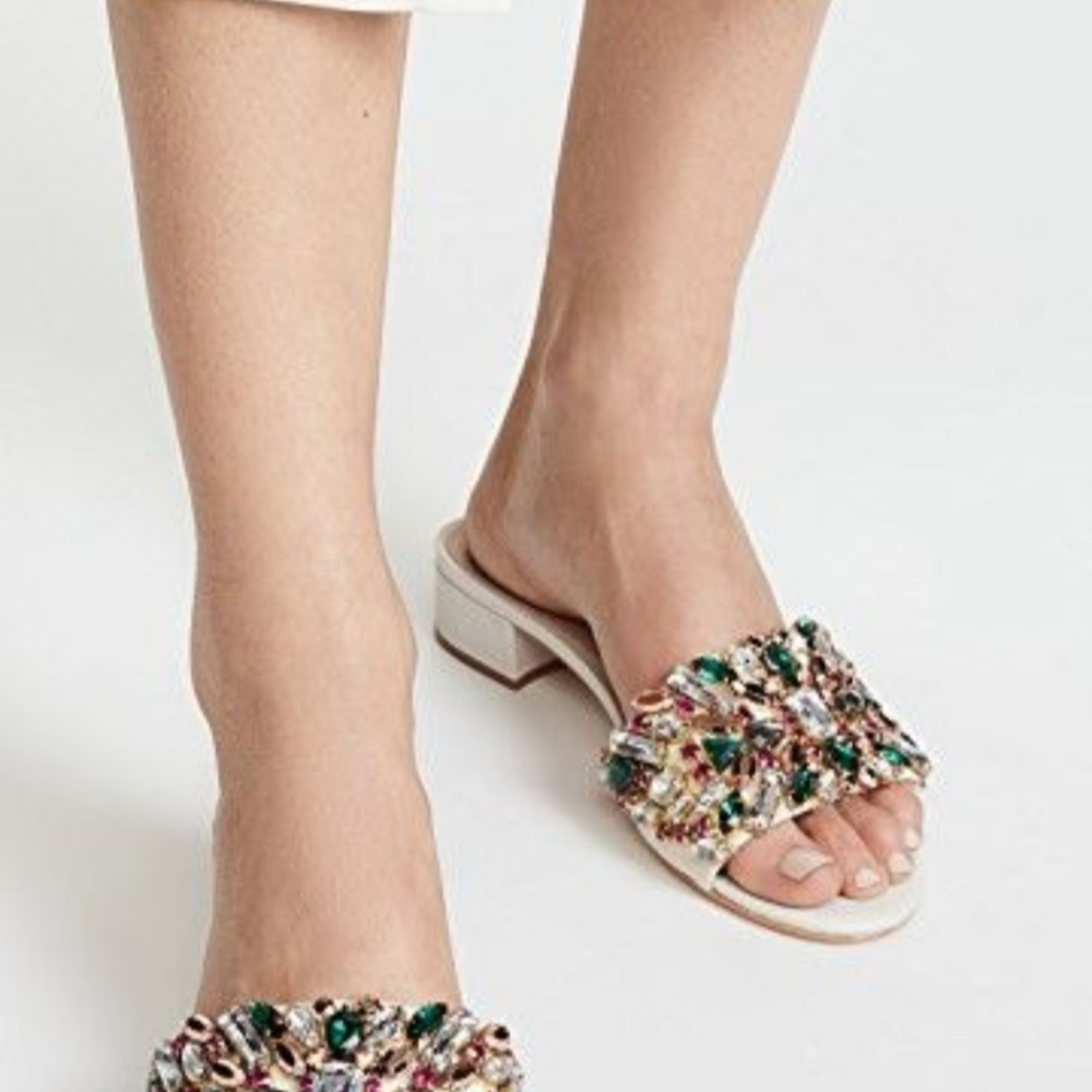 SCHUTZ White Floral Sandals with Decorative Embellishments